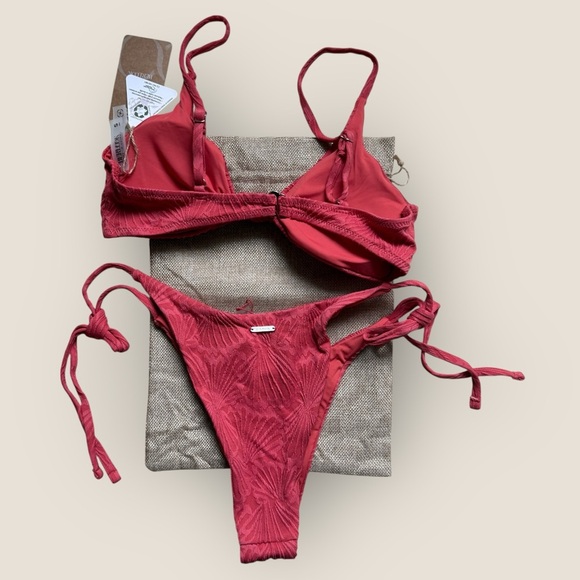 Berlook - Coral Seashell Textured Bikini Set – Size S (NWT) - Picture 7 of 9